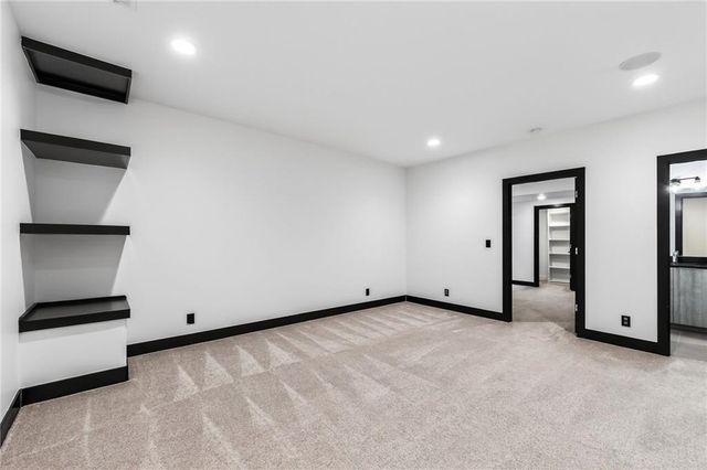 930 S Harmony Avenue, Independence, MO 64056