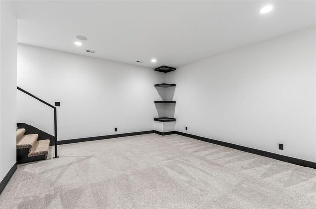 930 S Harmony Avenue, Independence, MO 64056