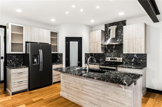 930 S Harmony Avenue, Independence, MO 64056