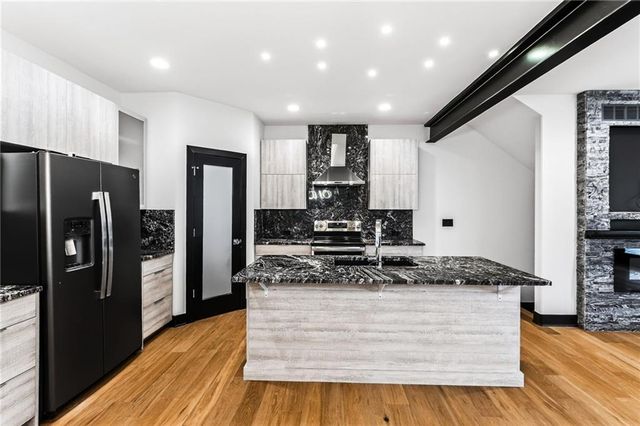 930 S Harmony Avenue, Independence, MO 64056