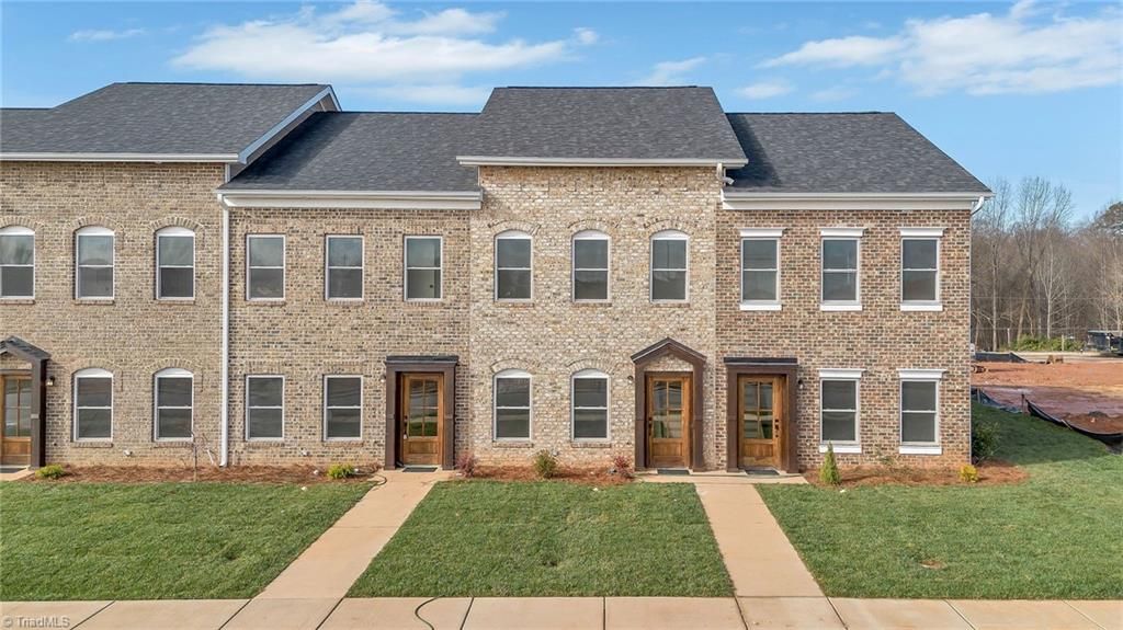 2113 24Th Street SE Lane, Hickory, NC 28602