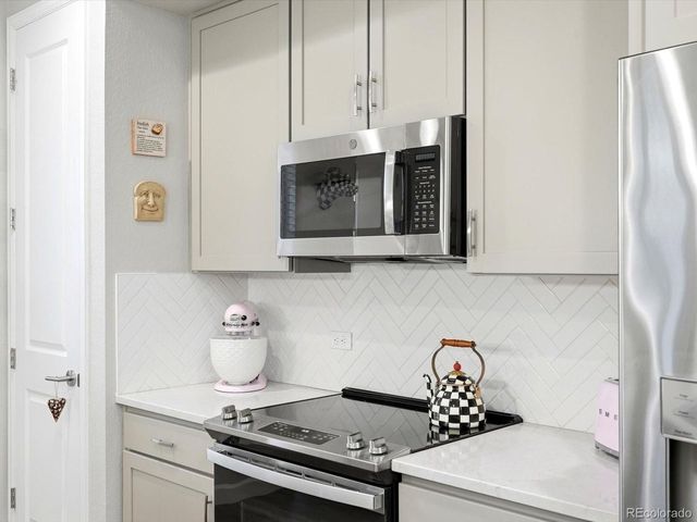 23501 E 5th Dr, Aurora, CO 80018