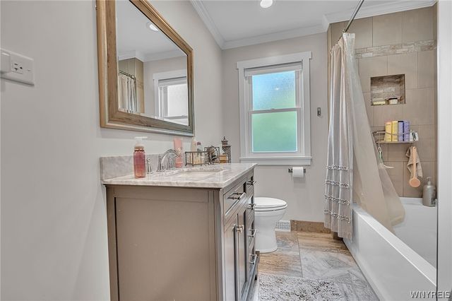 4000 North Hampton Brook Drive, Hamburg, NY 14075