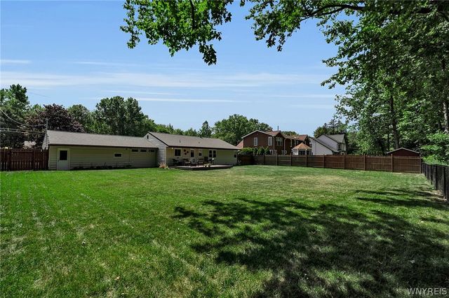 4000 North Hampton Brook Drive, Hamburg, NY 14075