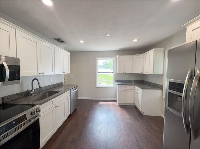 324 BASSEDENA CIRCLE S, Lakeland, FL 33805