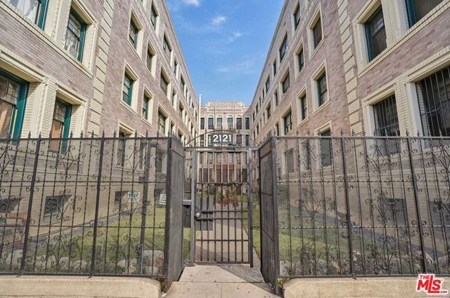 2121 James M Wood Boulevard 414, Los Angeles, CA 90006