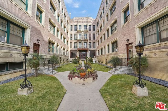 2121 James M Wood Boulevard 414, Los Angeles, CA 90006