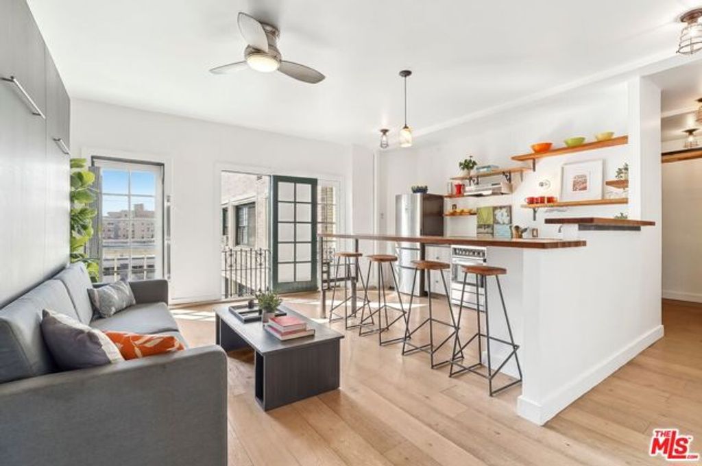 2121 James M Wood Boulevard 414, Los Angeles, CA 90006