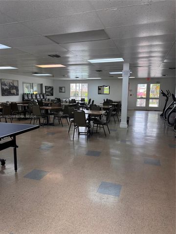 17090 NE 14th Ave 107, Miami, FL 33162