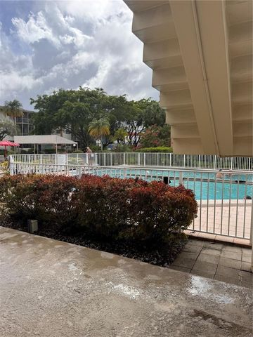 17090 NE 14th Ave 107, Miami, FL 33162