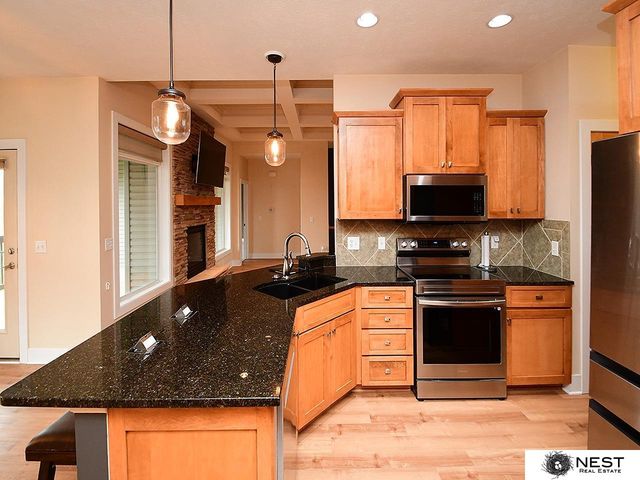 9712 Andre Circle, Lincoln, NE 68526