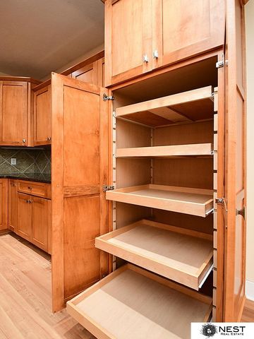 9712 Andre Circle, Lincoln, NE 68526