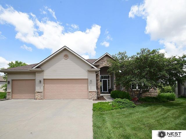 9712 Andre Circle, Lincoln, NE 68526