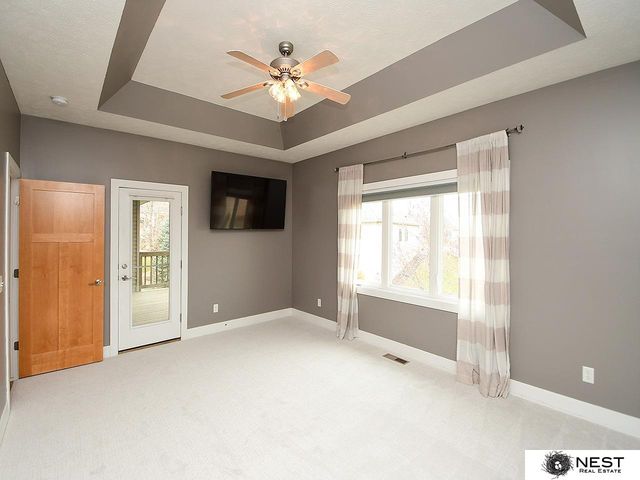 9712 Andre Circle, Lincoln, NE 68526