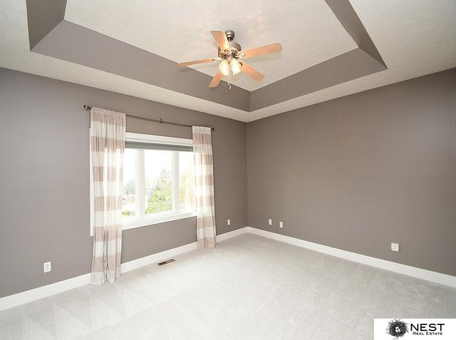 9712 Andre Circle, Lincoln, NE 68526