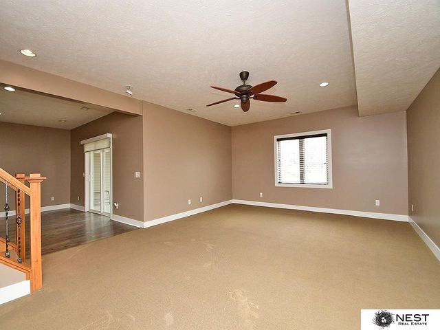 9712 Andre Circle, Lincoln, NE 68526