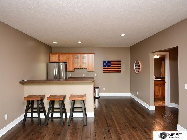 9712 Andre Circle, Lincoln, NE 68526