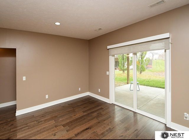 9712 Andre Circle, Lincoln, NE 68526