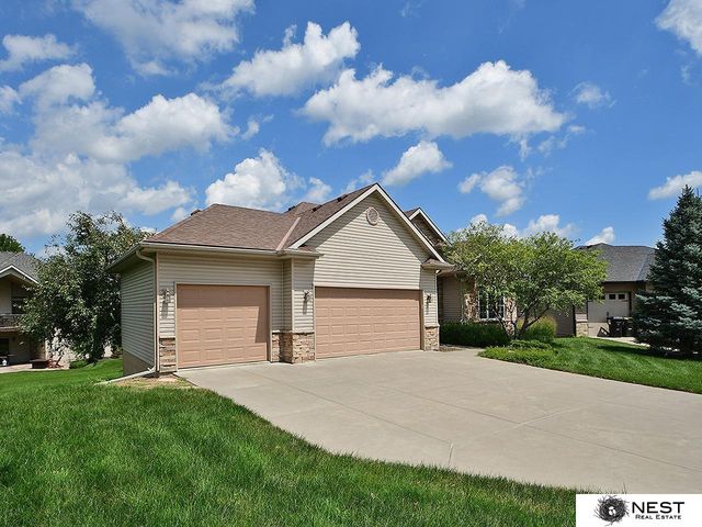 9712 Andre Circle, Lincoln, NE 68526