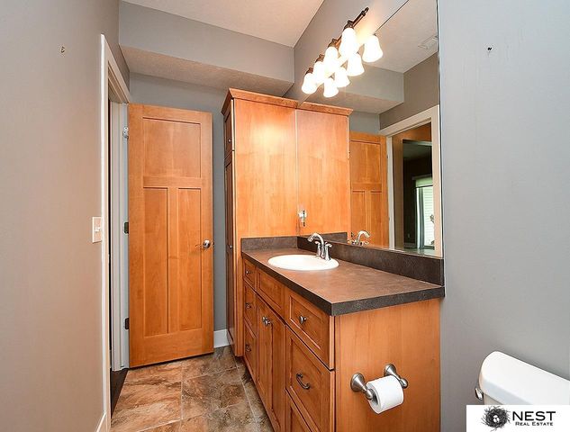 9712 Andre Circle, Lincoln, NE 68526