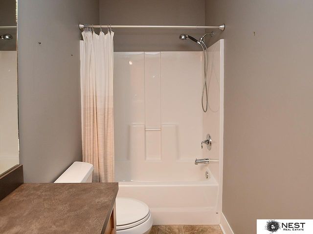 9712 Andre Circle, Lincoln, NE 68526