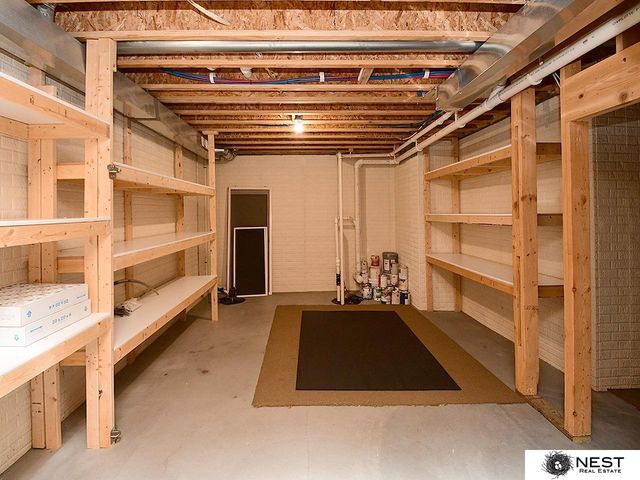 9712 Andre Circle, Lincoln, NE 68526