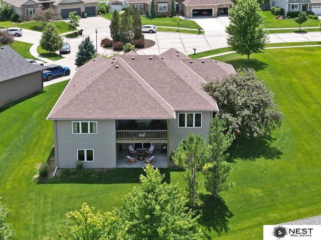 9712 Andre Circle, Lincoln, NE 68526