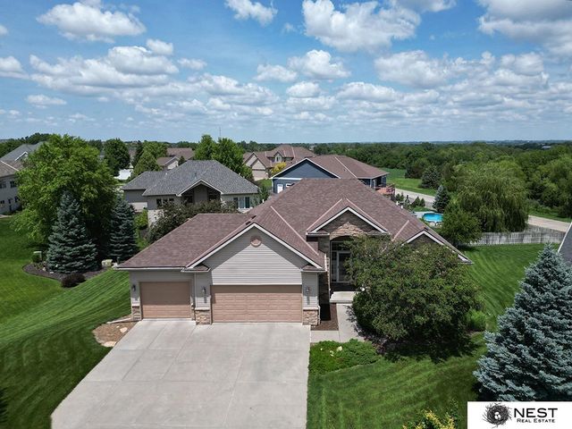 9712 Andre Circle, Lincoln, NE 68526
