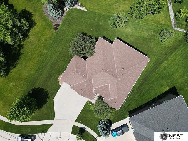9712 Andre Circle, Lincoln, NE 68526