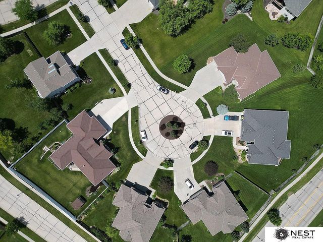 9712 Andre Circle, Lincoln, NE 68526
