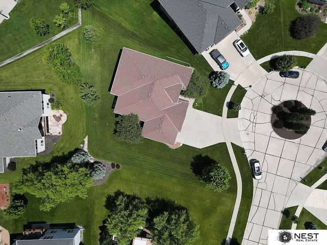 9712 Andre Circle, Lincoln, NE 68526
