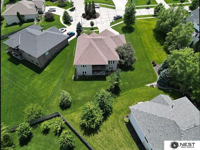 9712 Andre Circle, Lincoln, NE 68526