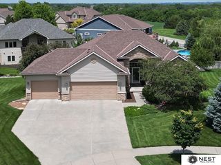 9712 Andre Circle, Lincoln, NE 68526
