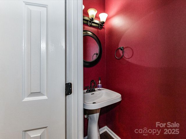 6027 Edinmeadow Lane, Charlotte, NC 28269