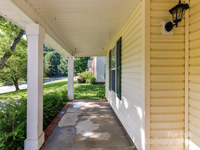 6027 Edinmeadow Lane, Charlotte, NC 28269