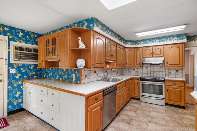 108 Charles Street, East Williston, NY 11501