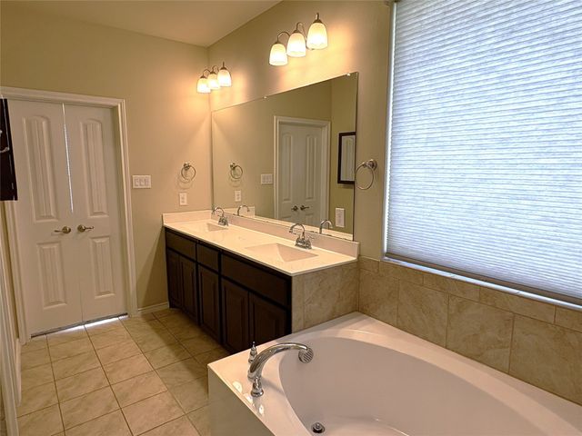 1719 Cross Creek Lane, Cleburne, TX 76033