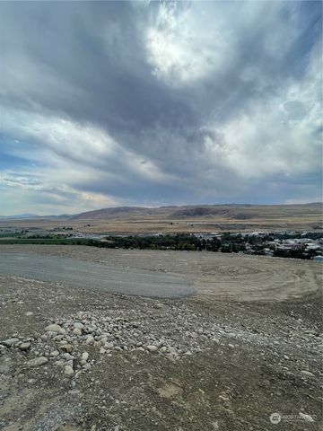 10 Parks Drive, Okanogan, WA 98840