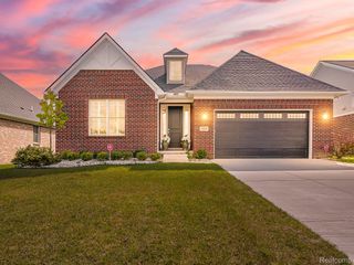 5809 Hartwick Drive, West Bloomfield Charter Township, MI 48304