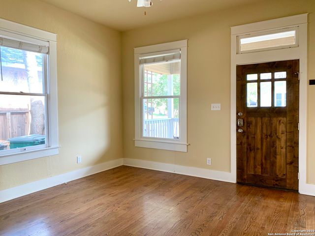 528 Devine, San Antonio, TX 78210