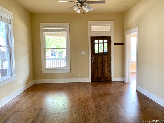 528 Devine, San Antonio, TX 78210