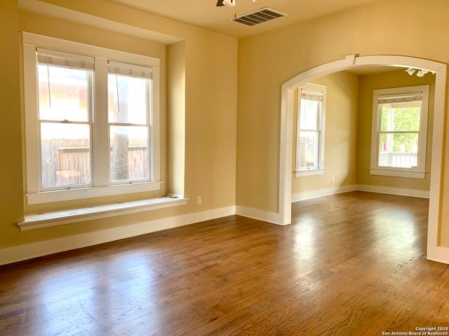 528 Devine, San Antonio, TX 78210