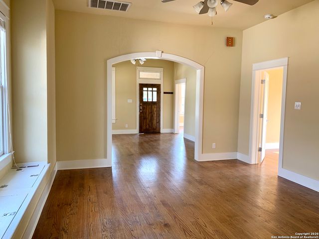 528 Devine, San Antonio, TX 78210