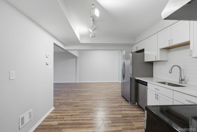 8710 Community Boulevard, Warren, MI 48093