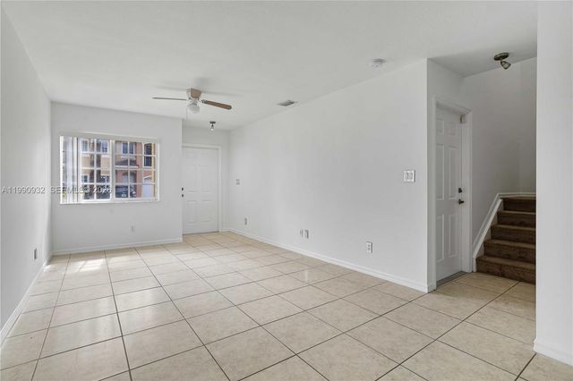 330 SW 2nd Ave 3, Hallandale Beach, FL 33009