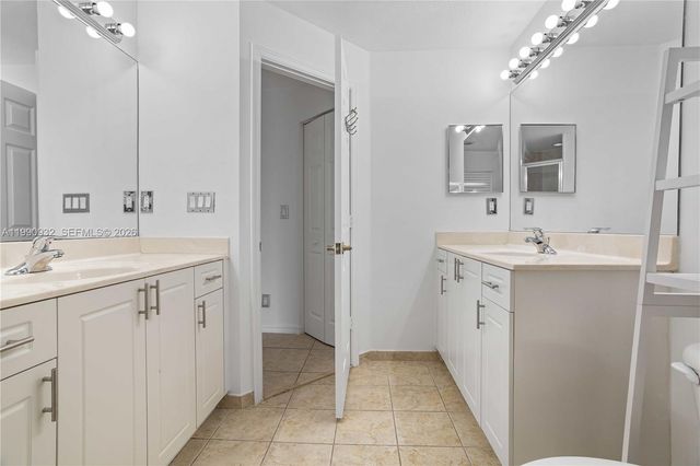 330 SW 2nd Ave 3, Hallandale Beach, FL 33009