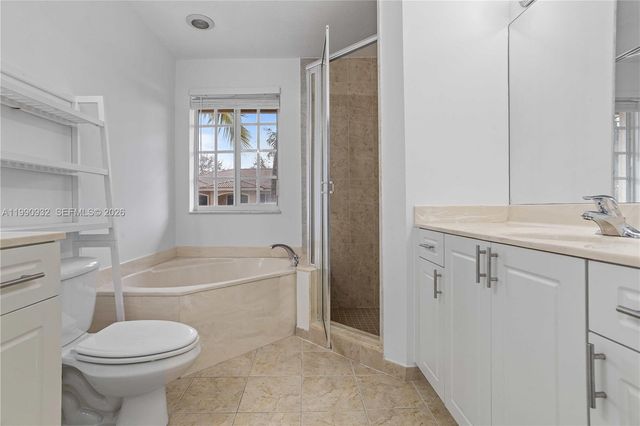 330 SW 2nd Ave 3, Hallandale Beach, FL 33009