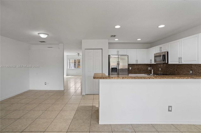 330 SW 2nd Ave 3, Hallandale Beach, FL 33009