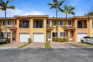 330 SW 2nd Ave 3, Hallandale Beach, FL 33009