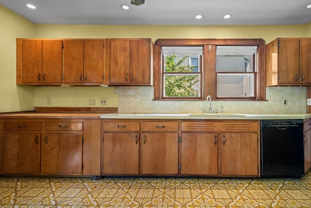 48 Palmer St, Arlington, MA 02474